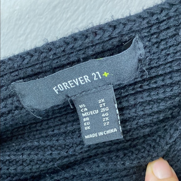 Women's V-Neck Sweater - Black - Picture 5 of 8